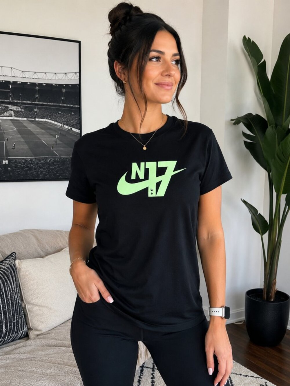 Nike Tottenham Hotspur N17 Graphic T-Shirt Women's Medium NWT Black Soccer Tee